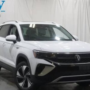 New 2024 Volkswagen Taos SE 4MOTION