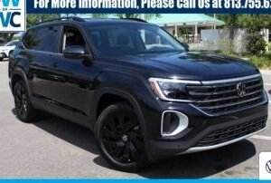 New 2024 Volkswagen Atlas SE with Technology FWD