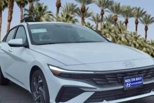 New 2024 Hyundai Elantra SEL IVT