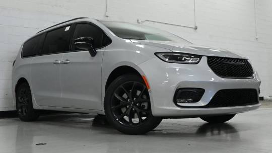 New 2024 Chrysler Pacifica Touring L FWD