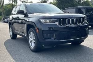 New 2024 Jeep Grand Cherokee Laredo X 4WD