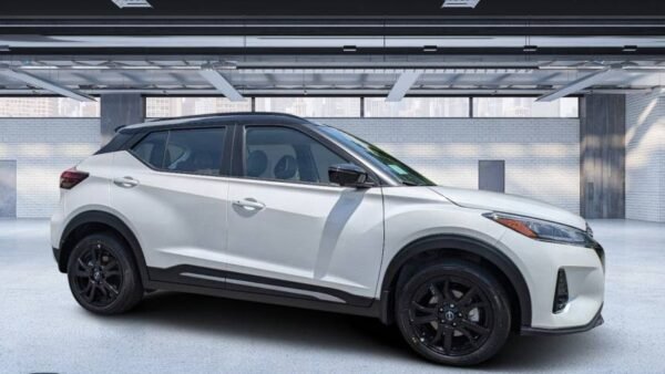 New 2024 Nissan Kicks SR