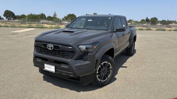 New 2024 Toyota Tacoma TRD Sport Double Cab 5' Bed 4WD Automatic