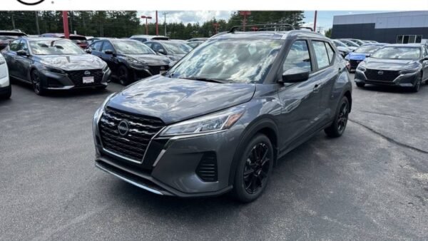 New 2024 Nissan Kicks SV