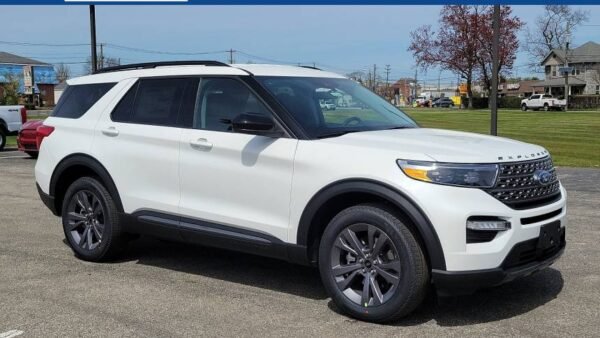 New 2024 Ford Explorer XLT 4WD